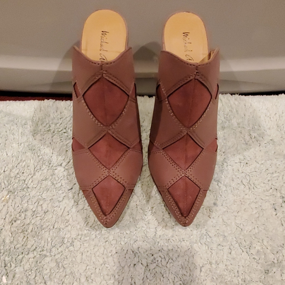 Jacin Pointed Toe Slip on Pump in the box